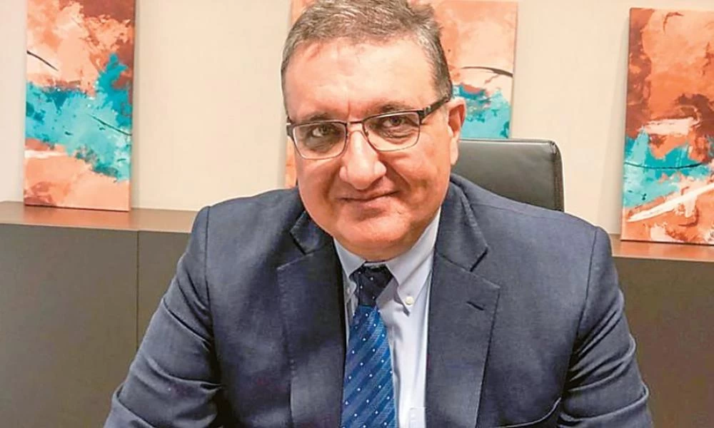 Εξαδάκτυλος: Ανοιχτό το ενδεχόμενο να επιστρέψει η μάσκα παντού